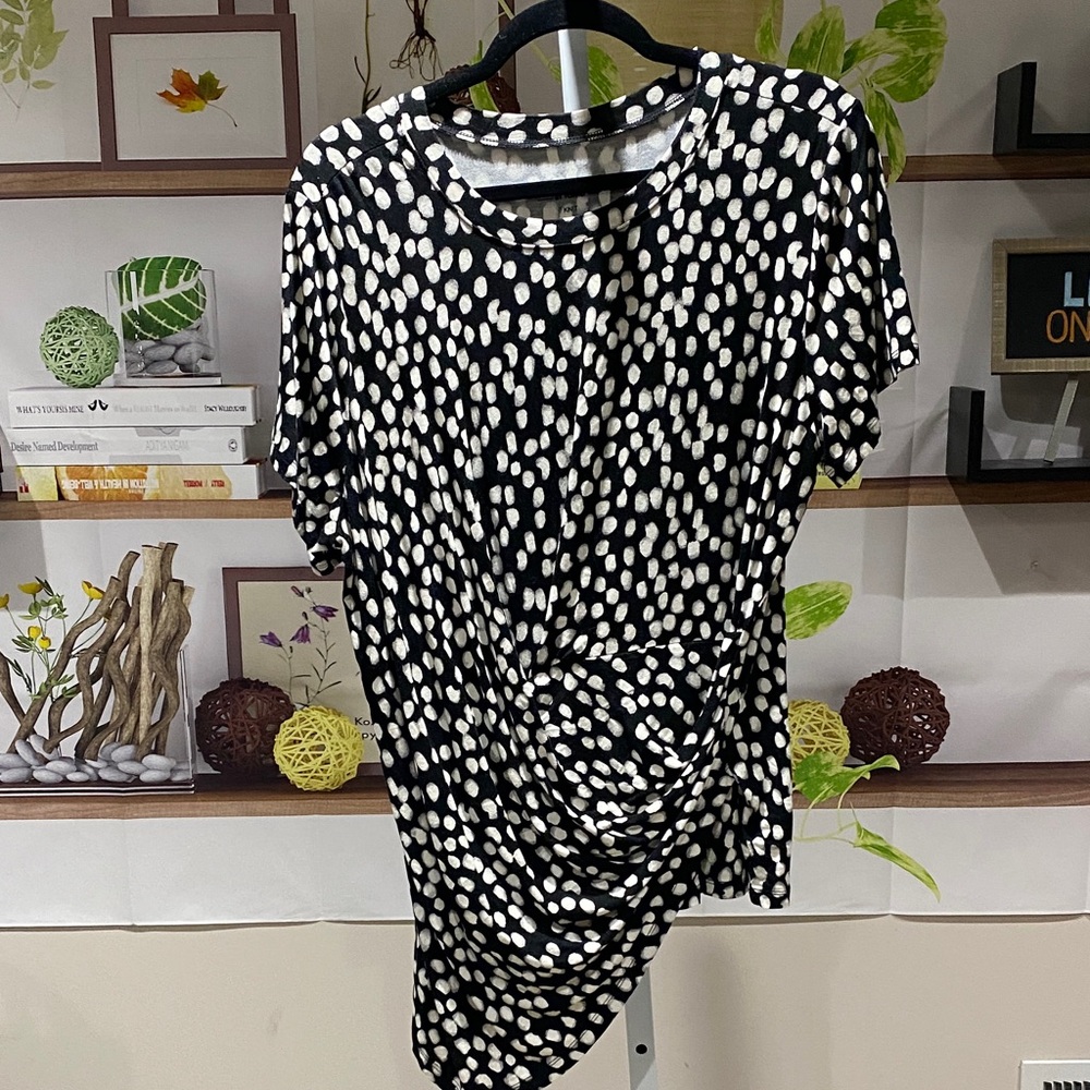 torrid Black & White Dot Ruched Short Sleeve Top